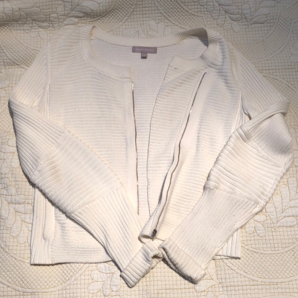 Cream Banana Republic zip up sweater.